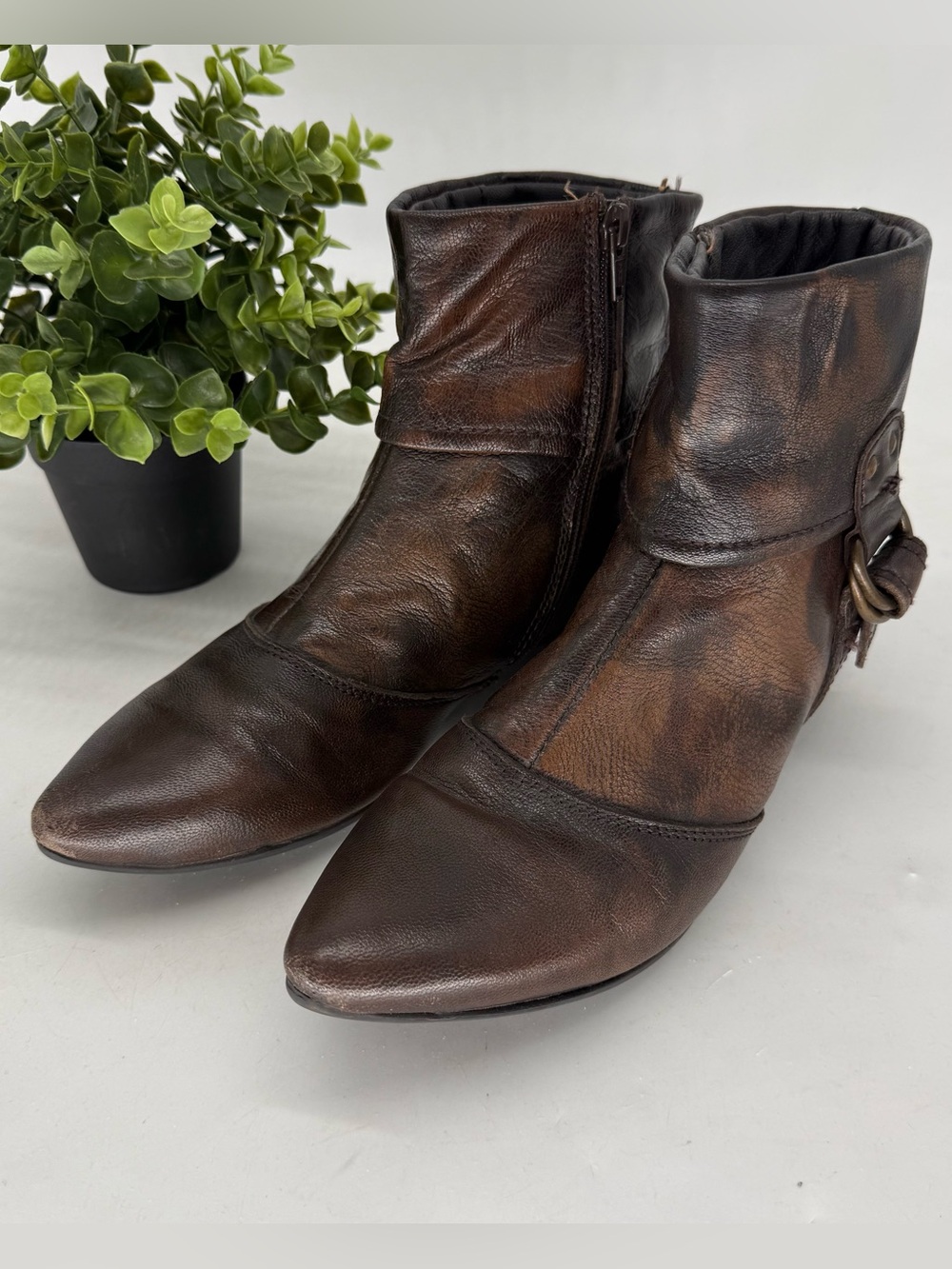 Diba Brown Leather Metal Buckle Side Ankle Boot Size 9 Pointed Toe Western Boho - Picture 3 of 15